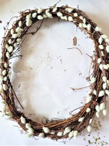 easy-natural-spring-wreath-pussy-willows-done