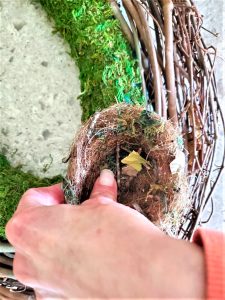 easy-pool-noodle-grapevine-wreath-adding-florist-pin