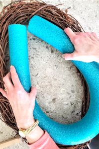 easy-pool-noodle-grapevine-wreath-making-sure-it-fits
