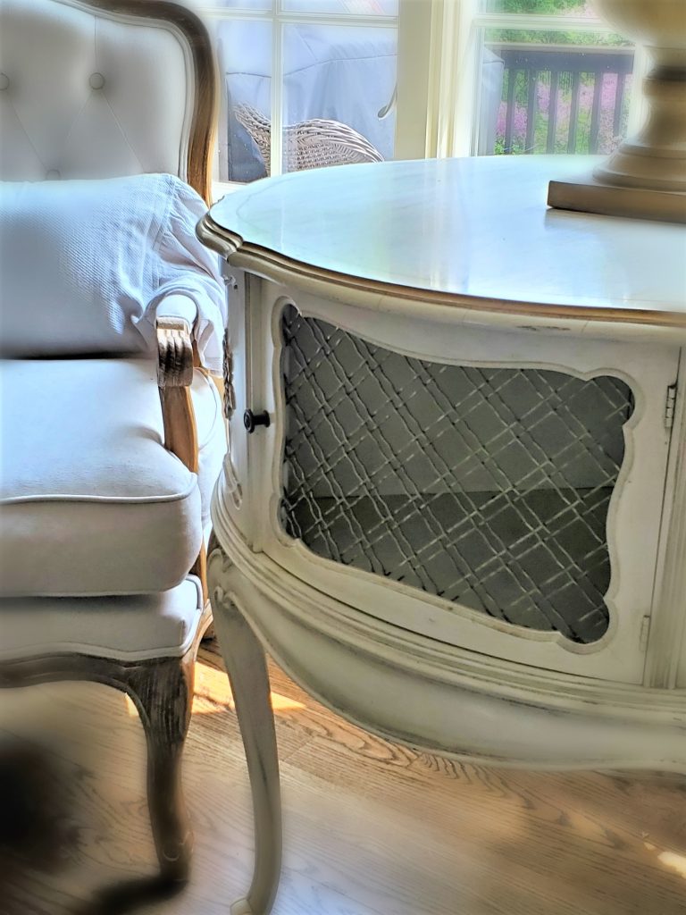 french-farmhouse-spring-home-tour-antique-side-table