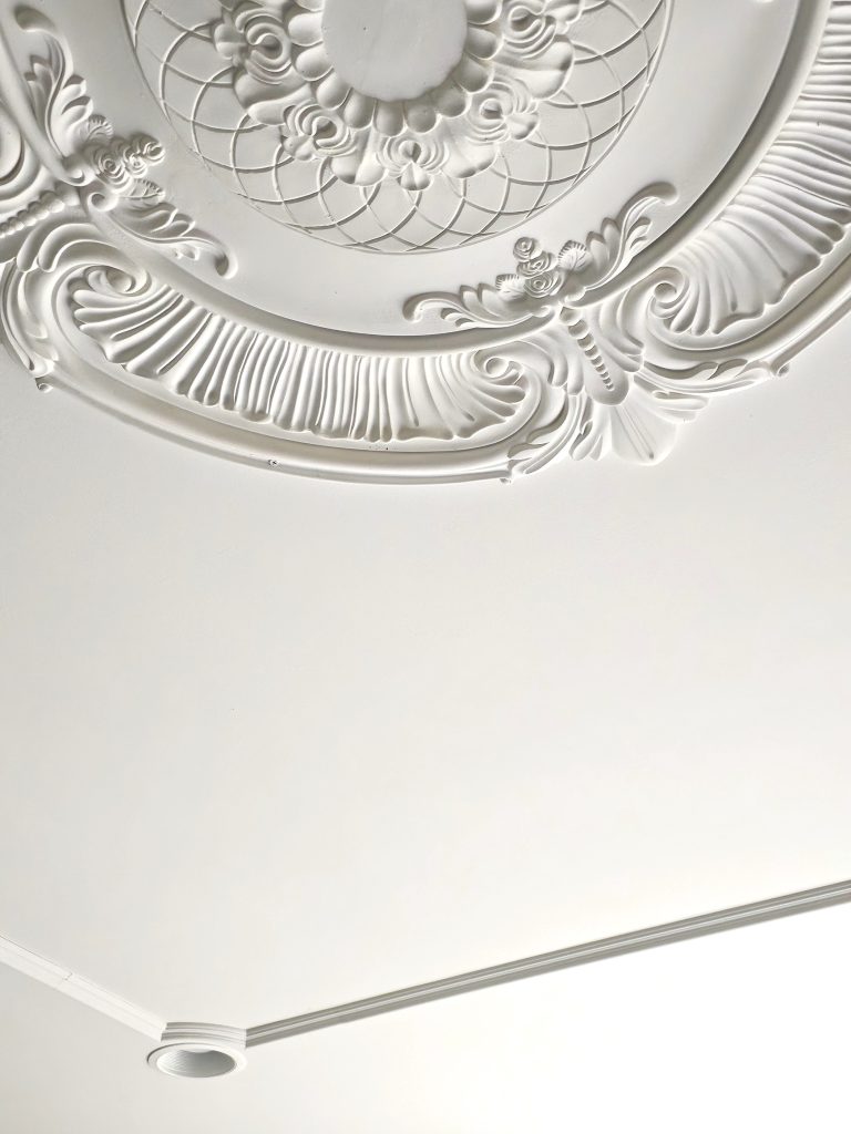 molding-on-ceiling