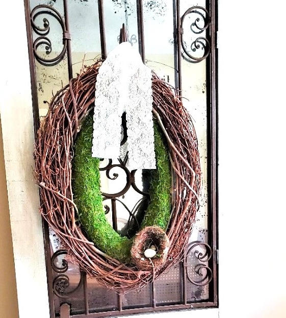 french-farmhouse-spring-home-tour-wreath-on-door