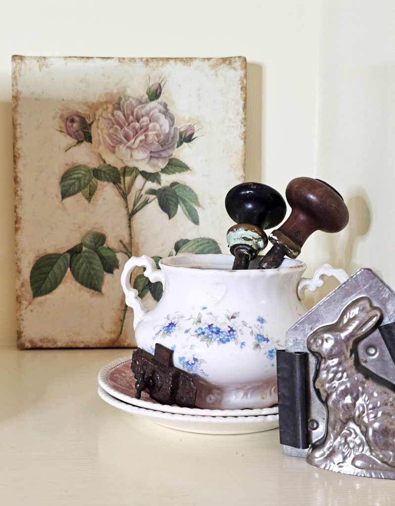 rabbit-mold-sugar-bowl-doorknobs-picture