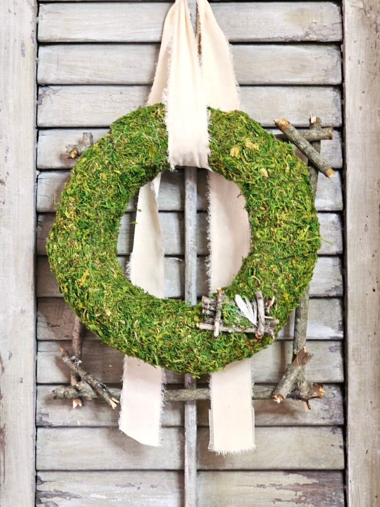 moss-wreath-hanging-on-an-old-shutter
