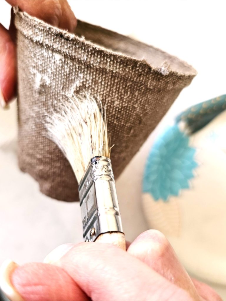 spring-peat-pot-treat-baskets-peat-pot-dry-brushing-pot-with-white-paint