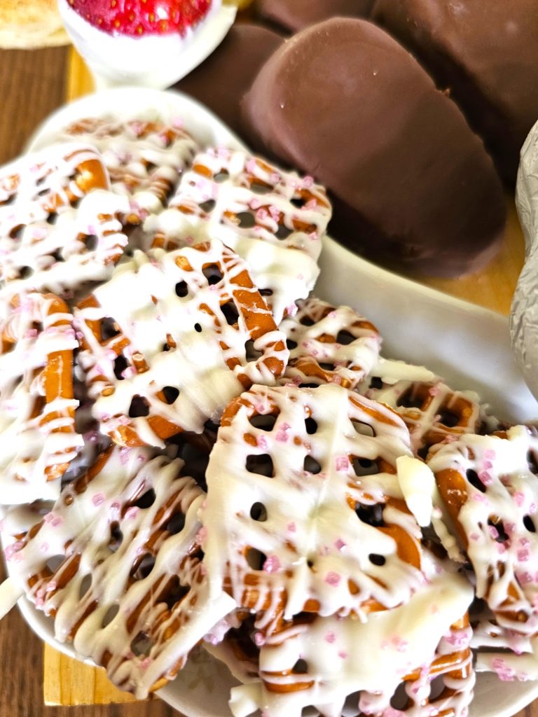 closeup-chocolate-pretzels