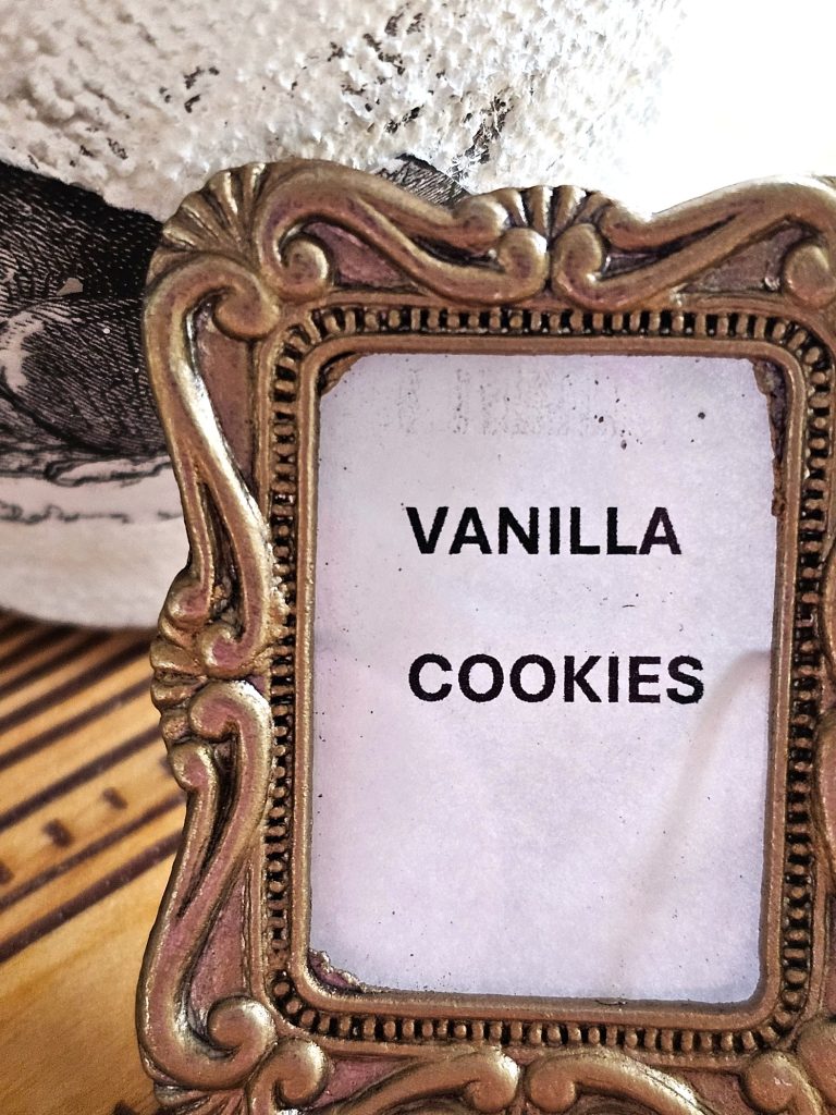 frame-name-tag