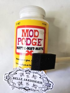 diy-peat-pot-wreath-idea-decoupage-foam-brush-graphic