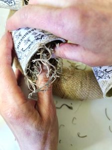 diy-peat-pot-wreath-idea-to-make-adding-moss-to-pot