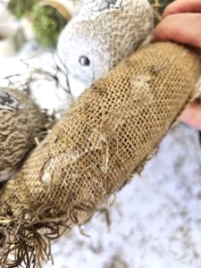diy-peat-pot-wreath-ideas-to-make-hot-glue-on-burlap