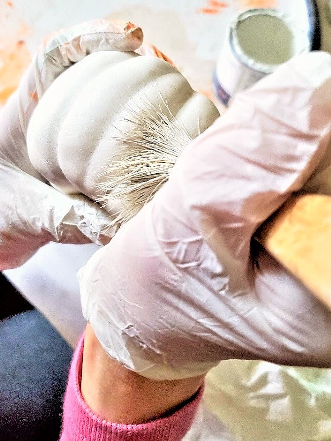 dry-brushing-white-pumpkin