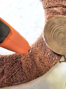 how-to-decorate-a-wire-wreath-frame-adding-glue-to-inner-part-of-wreath