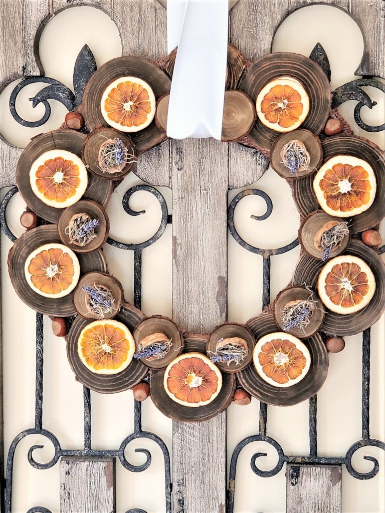 how-to-decorate-a-wire-wreath-frame-close-up