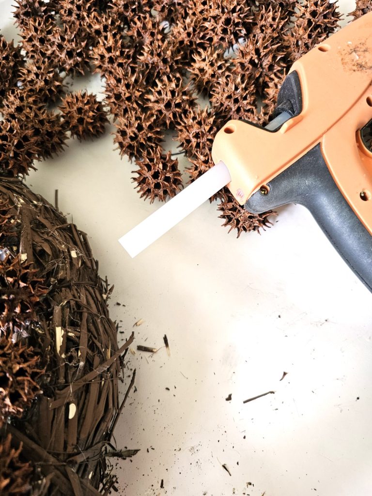 sweet-gum-glue-gun-painted-wreath