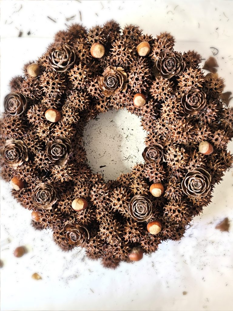 wreath-finished-on-my-craft-table