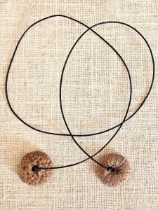 acorn-napkin-rings-easy-fall-craft-ring-finished-with-only-caps