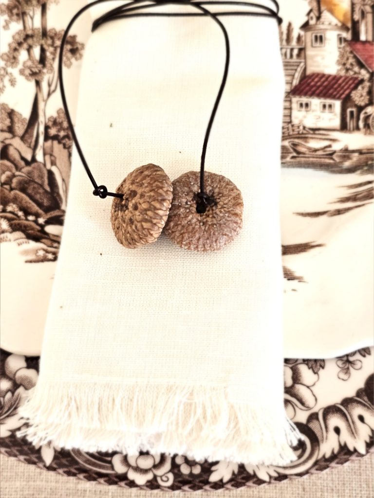 acorn-napkin-ring-caps-close-up