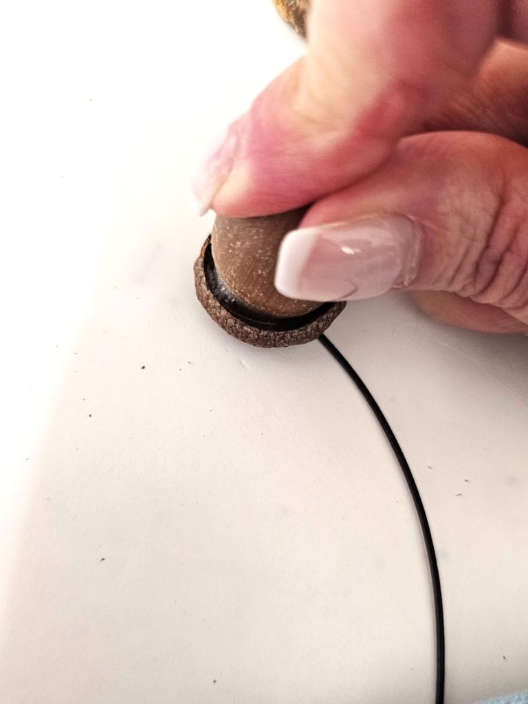 attaching-the-cap-to-the-acorn