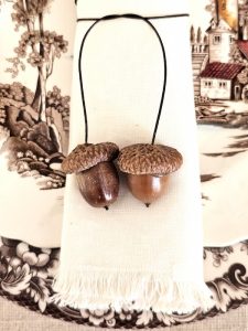acorn-napkin-rings-easy-fall-craft-whole-acorn-napki n-ring-finished