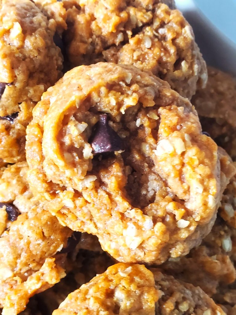 oatmeal-pumpkin-chocolate-chip-cookies