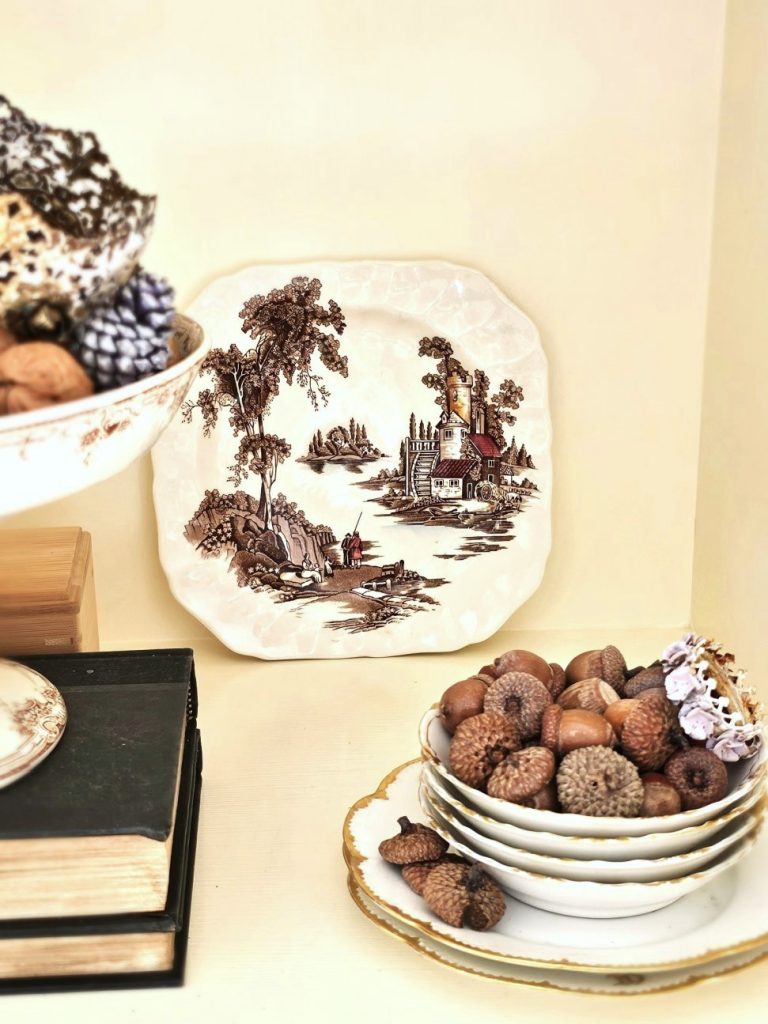 acorns-in-small-bowl-with-a-small-pink-metal-crown