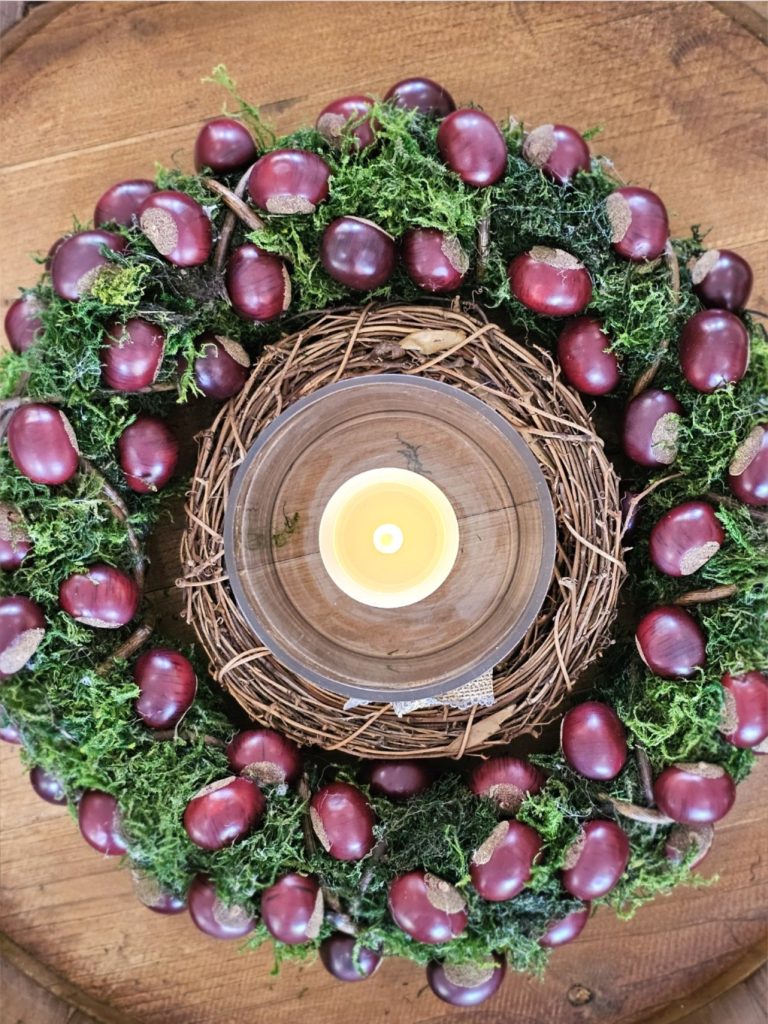 moss-chestnut-wreath-as-a-centerpiece