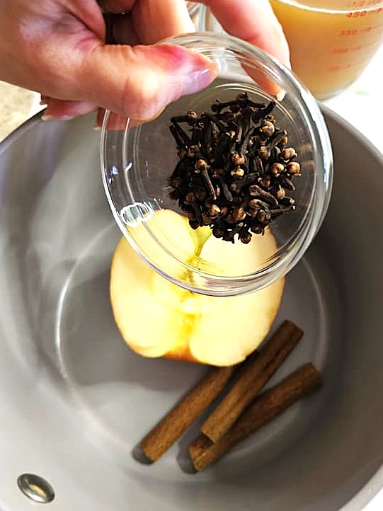 me-adding-cloves
