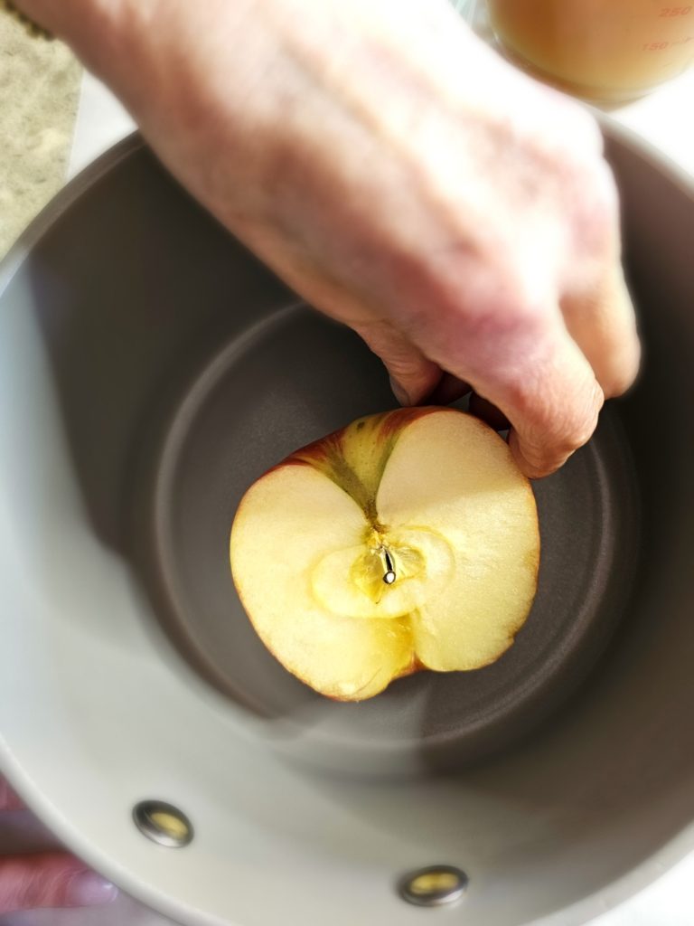 spice-up-fall-now-with-an-easy-pumpkin-simmer-pot-adding-apple