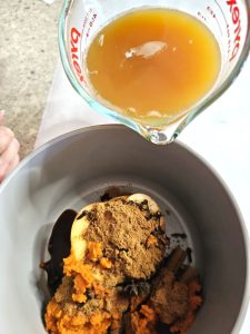 spice-up-fall-now-with-an-easy-pumpkin-simmer-pot-adding-cider