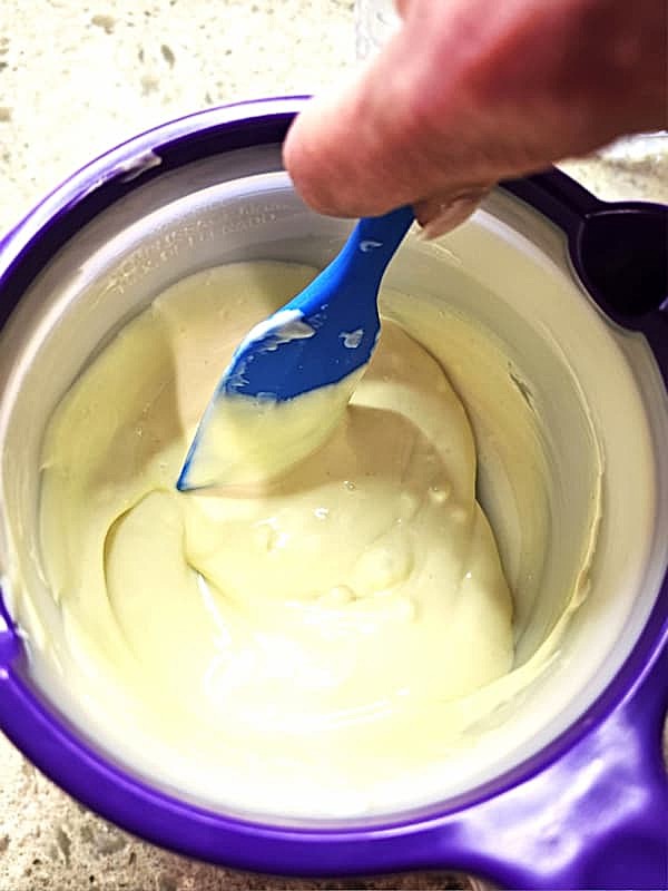 constantly-stirring-white-chocolate-as-it-melts