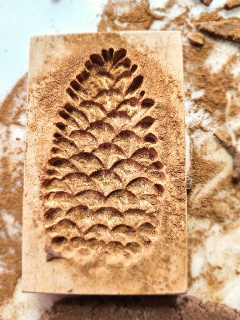 extra-cinnamon-in-cookie-mold