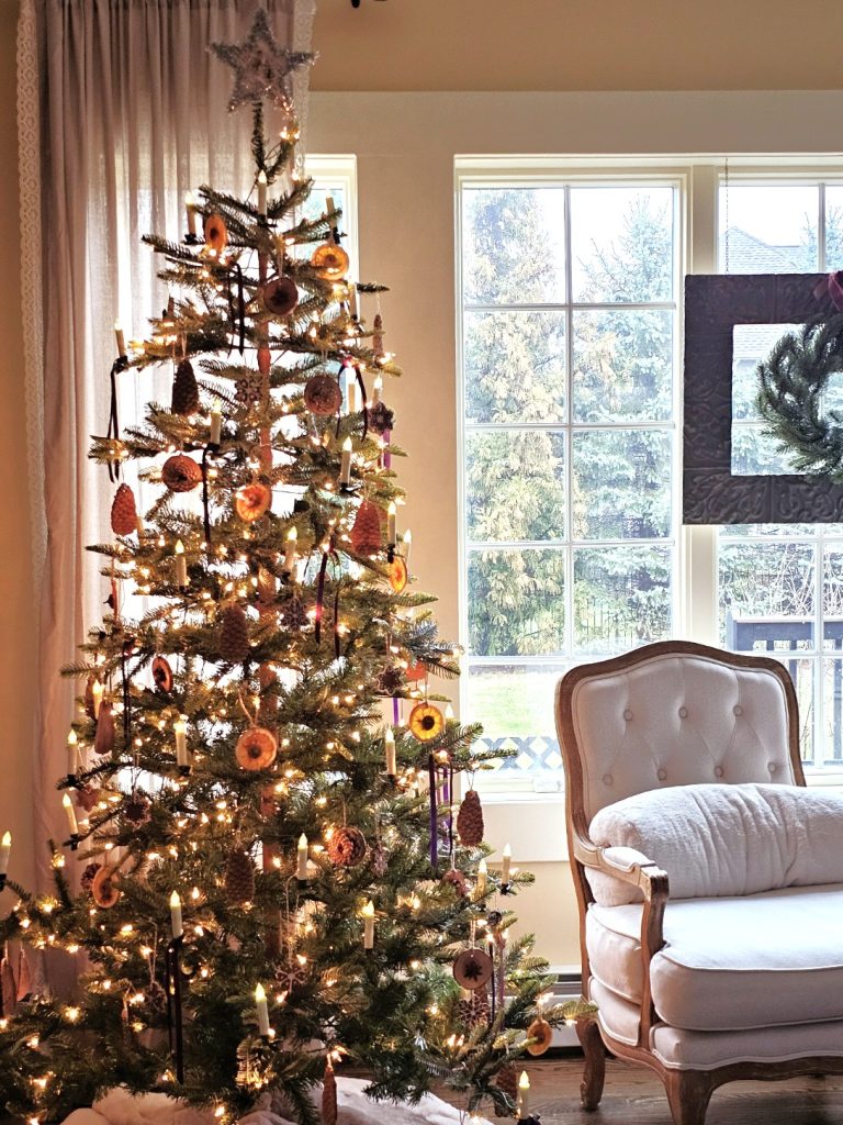 christmas-tree-decorated