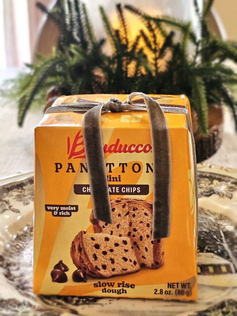natural-christmas-decor-ideas-for-any-home-style-small-panettone-gray-velvet-ribbon