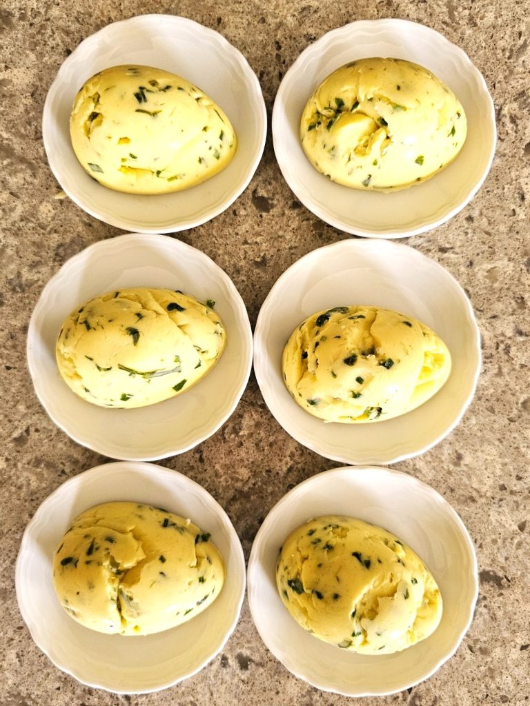 egg-shaped-butter-on-butter-dishes