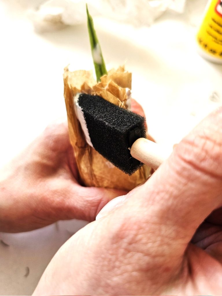 adding-glue-to-the-inside-of-the-bulbs-top-edge-of-paper