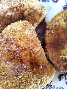 closer-look-at-the-french-toast-with-syrup