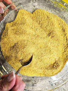 mixing-spices-with-crumbs