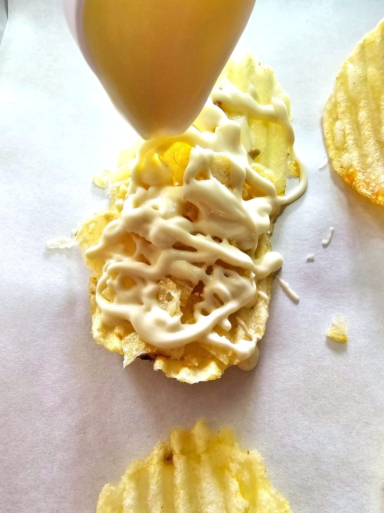 drizzling-chocolate-on-top-of-ruffle-chip-and-broken-chips