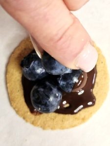 easy-chocolate-covered-blueberries-adding-fifth-blueberry