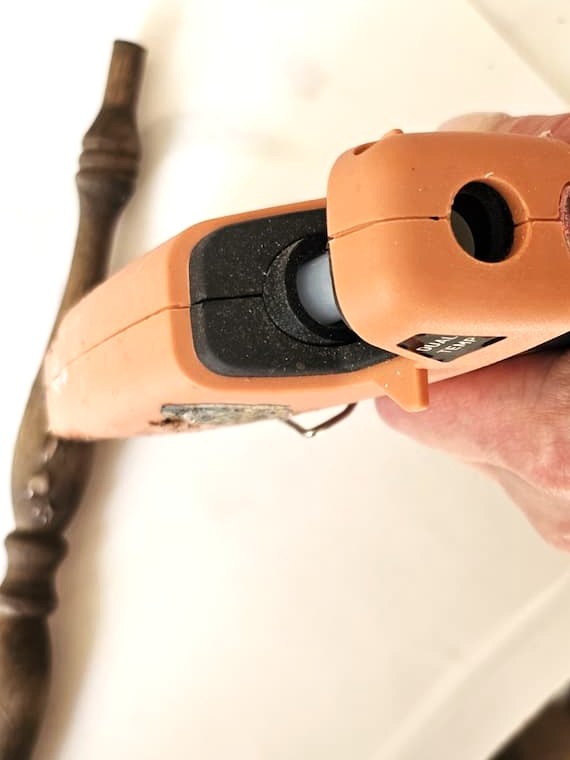 adding-glue-to-spindle-with-glue-gun