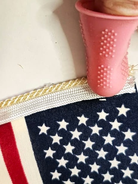 make-diy-vintage-spindle-american- flags-for-decor-holding-white-ribbon-to-set