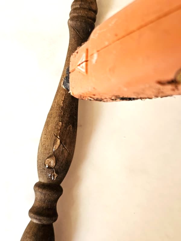 line-of-glue-on-spindle