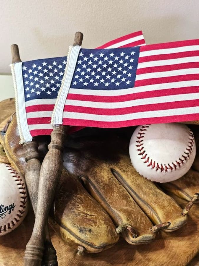 Make DIY Vintage Spindle American Flags for Decor!