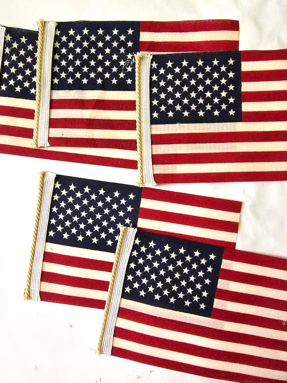 make-diy-vintage-spindle-american- flags-for-decor-white-ribbon-added-to-flags