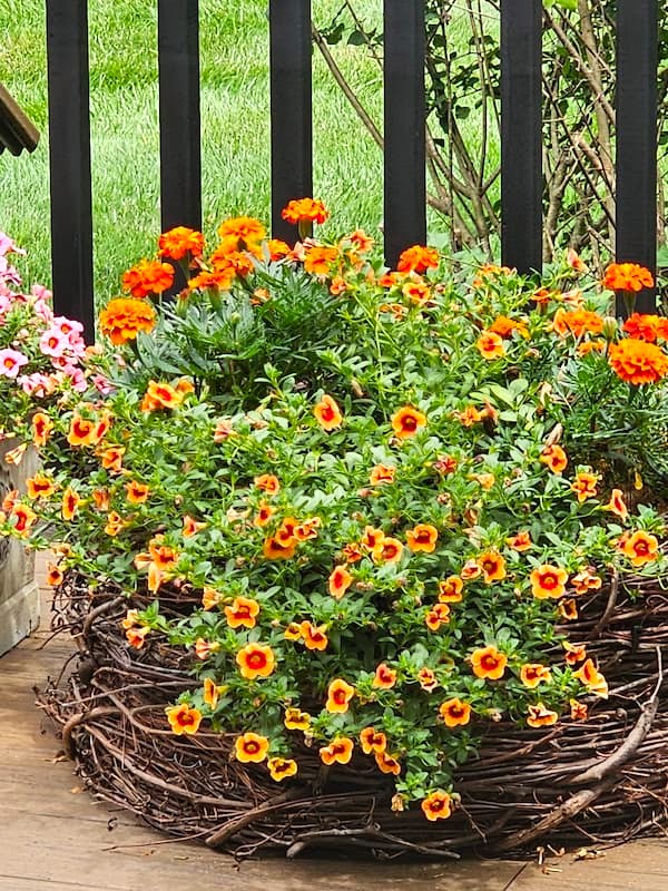 planter-overflowing-with-flowers