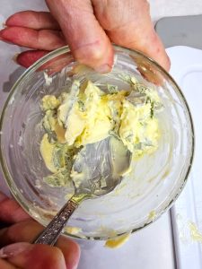 10-minute-sage-butter-sauce-recipe-butter-and-sage-me-combing-for-flavored-butter