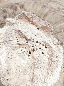 scented-oil-drops-in-flour