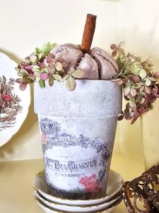 finished-pumpkin-in-flower-pot-with-dried-hydrangeas