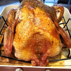juicy-and-crispy-roast-turkey-recipe-perfect-every-time-finishesd-turkey-featured-imasge
