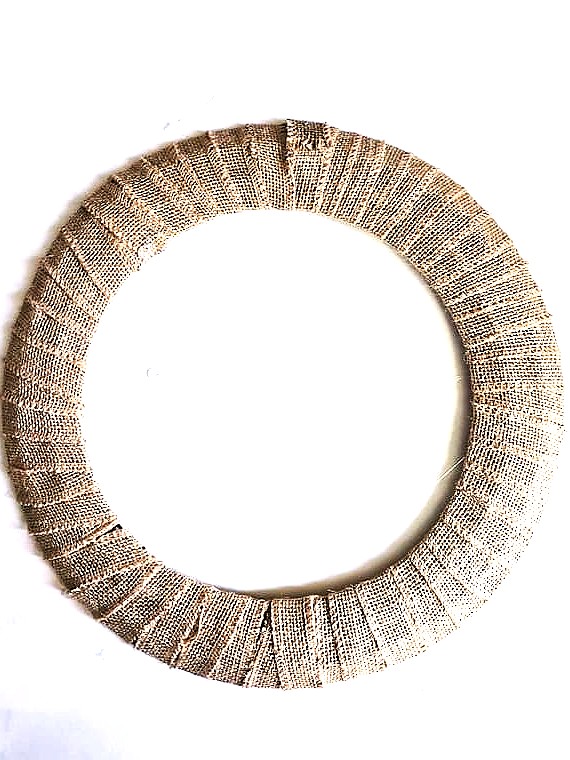 burlap-wrapped-frame-for-wreath